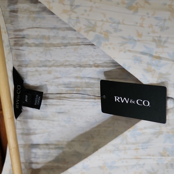 RW and Co top - Picture 3 of 4